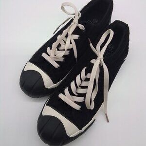 NWOT YUAN JIAN BLACK/WHITE CORDUROY UNISEX SNEAKERS SIZE EU 40